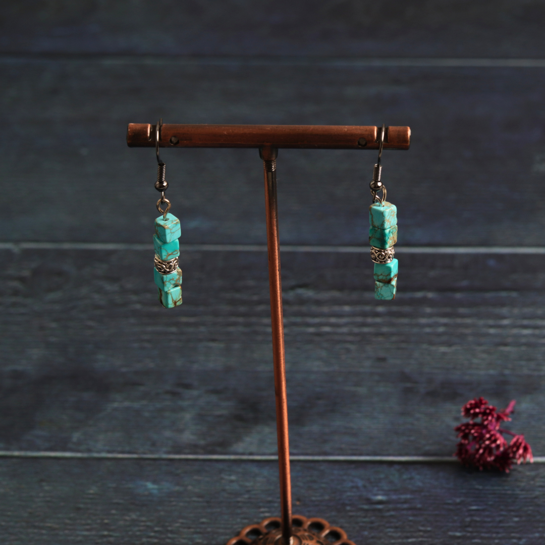 Silver & Howlite