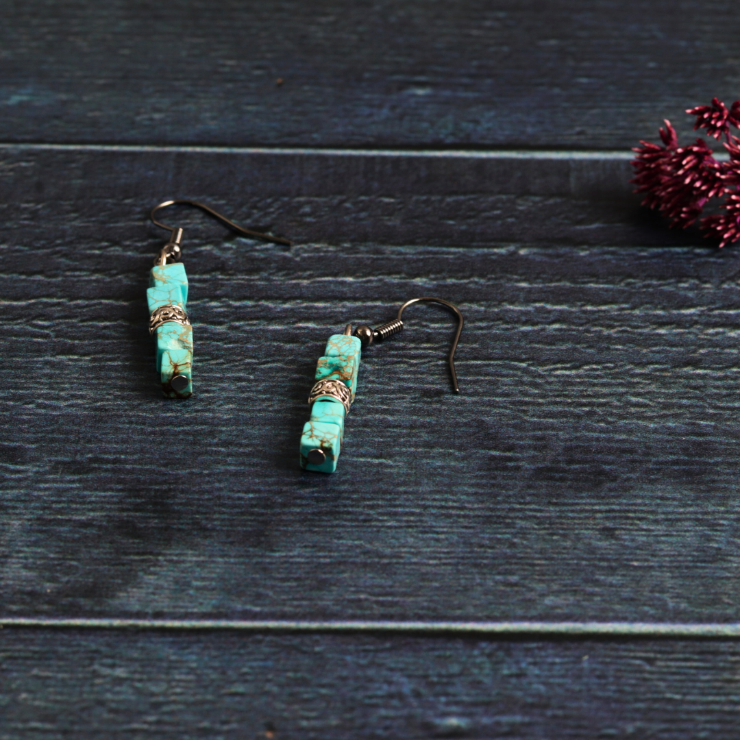 Silver & Howlite
