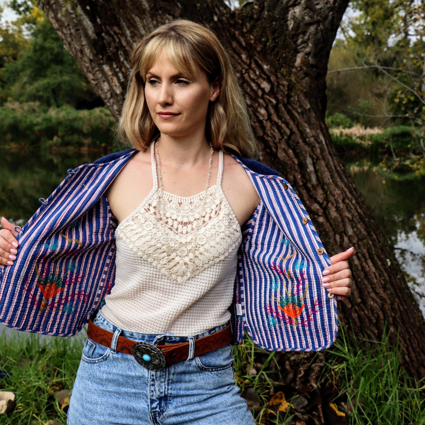 Velvet Embroidered Short Jacket in Navy Blossom