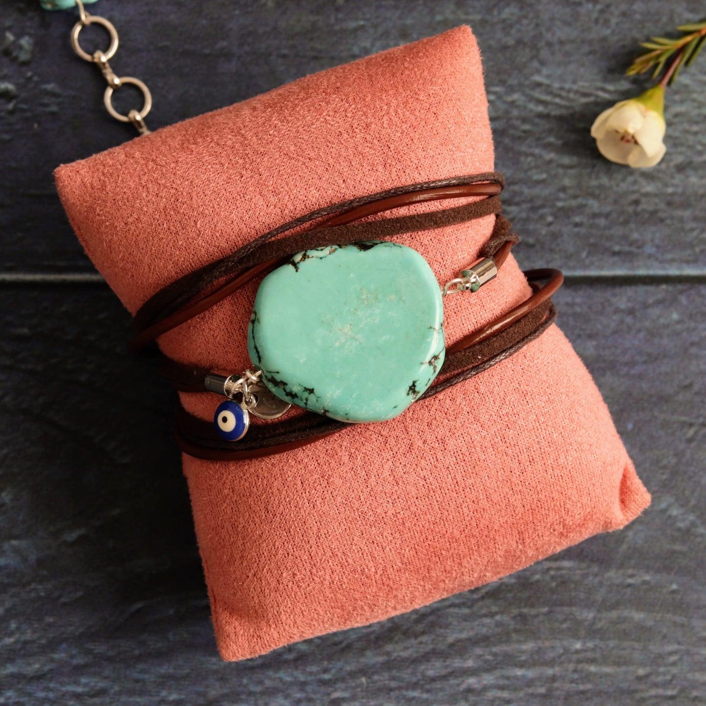 Howlite Hippie