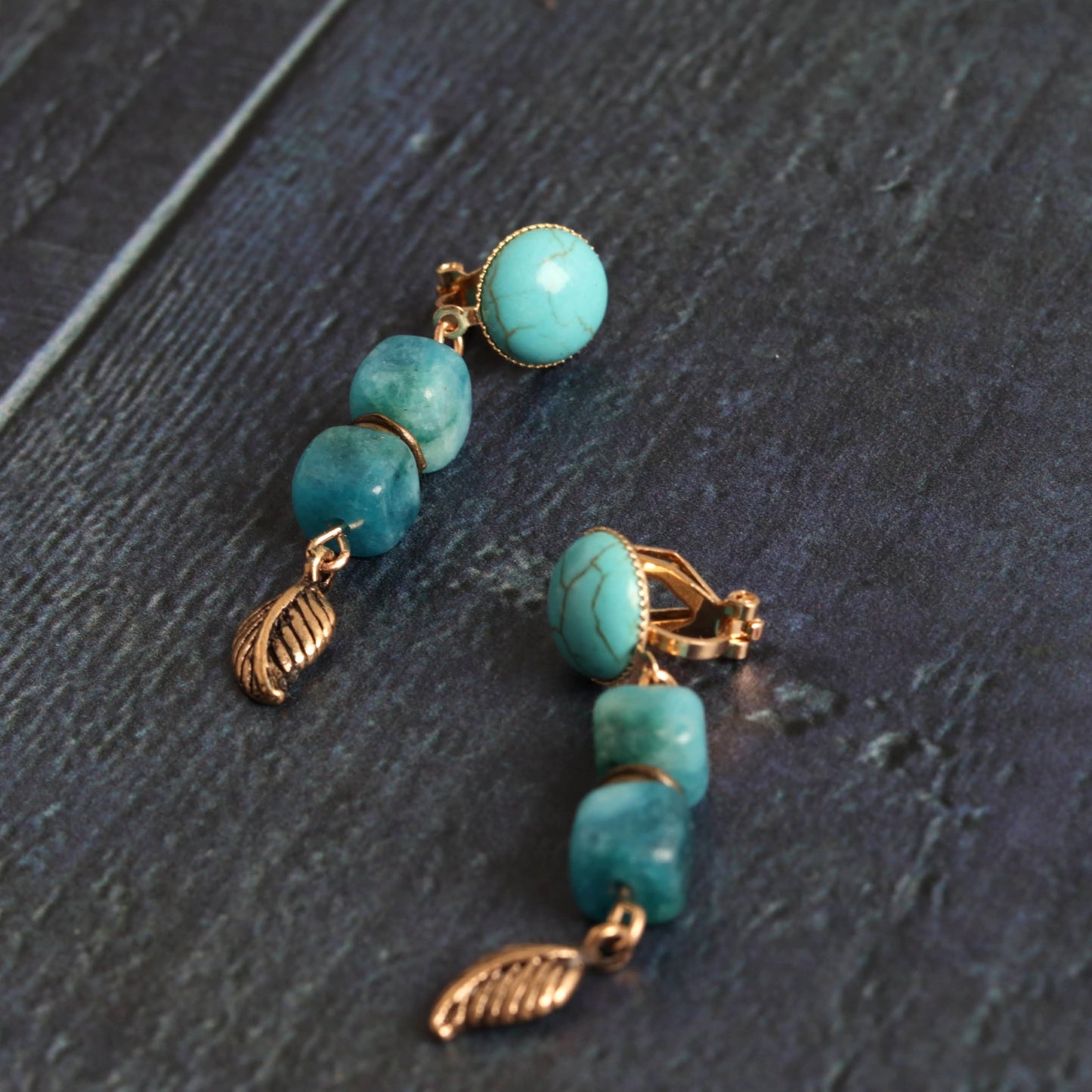 Howlite & apatite clip-ons