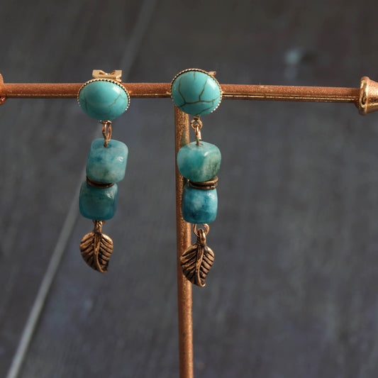 Howlite & apatite clip-ons