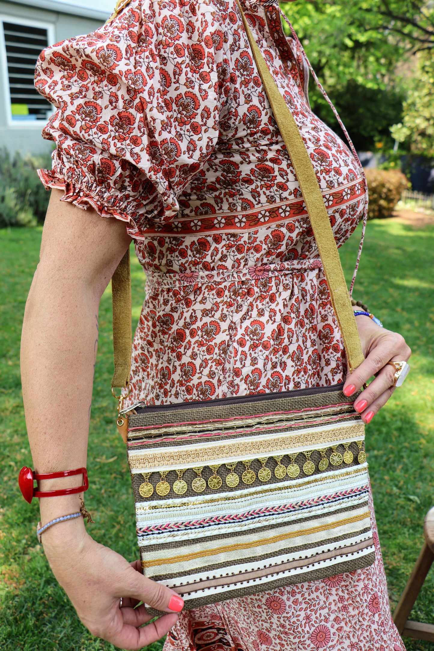 Cass crossbody bag in coffee