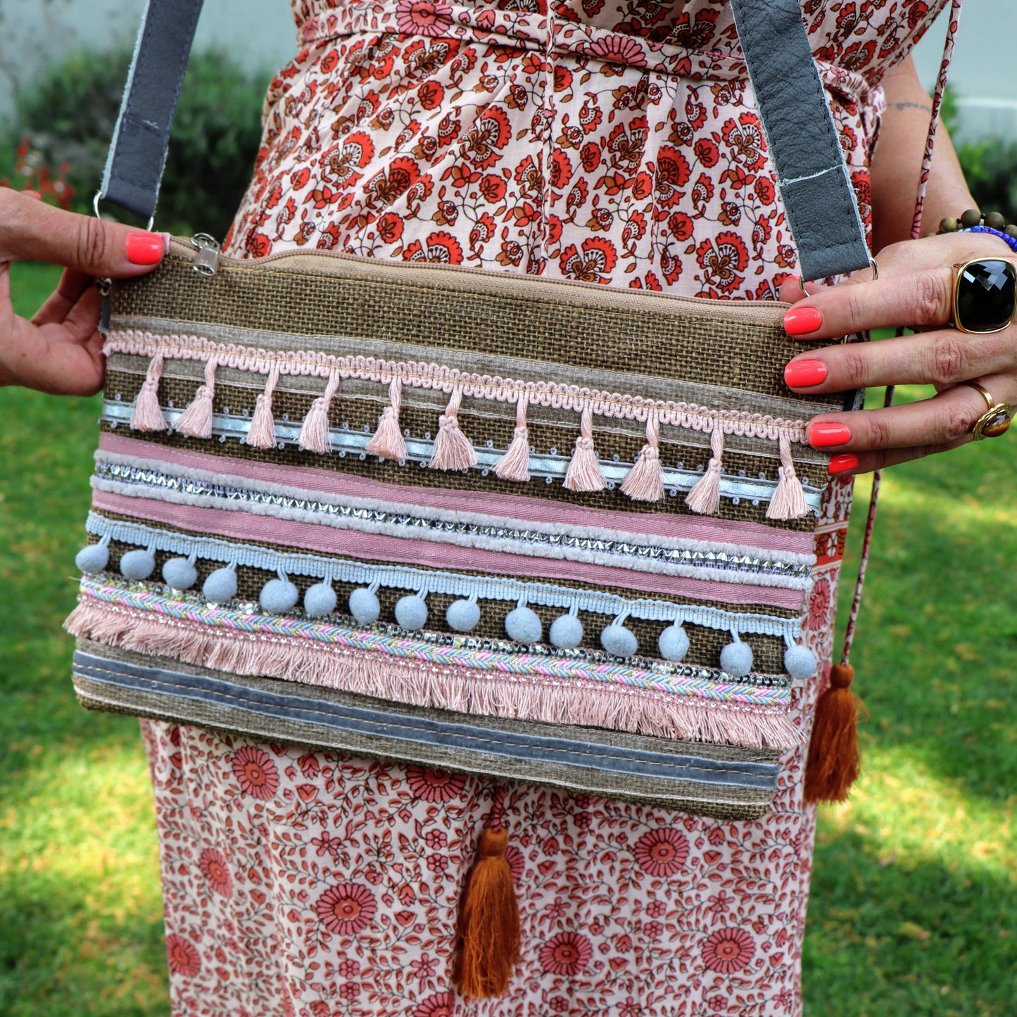 Cass crossbody bag in coffee & candy