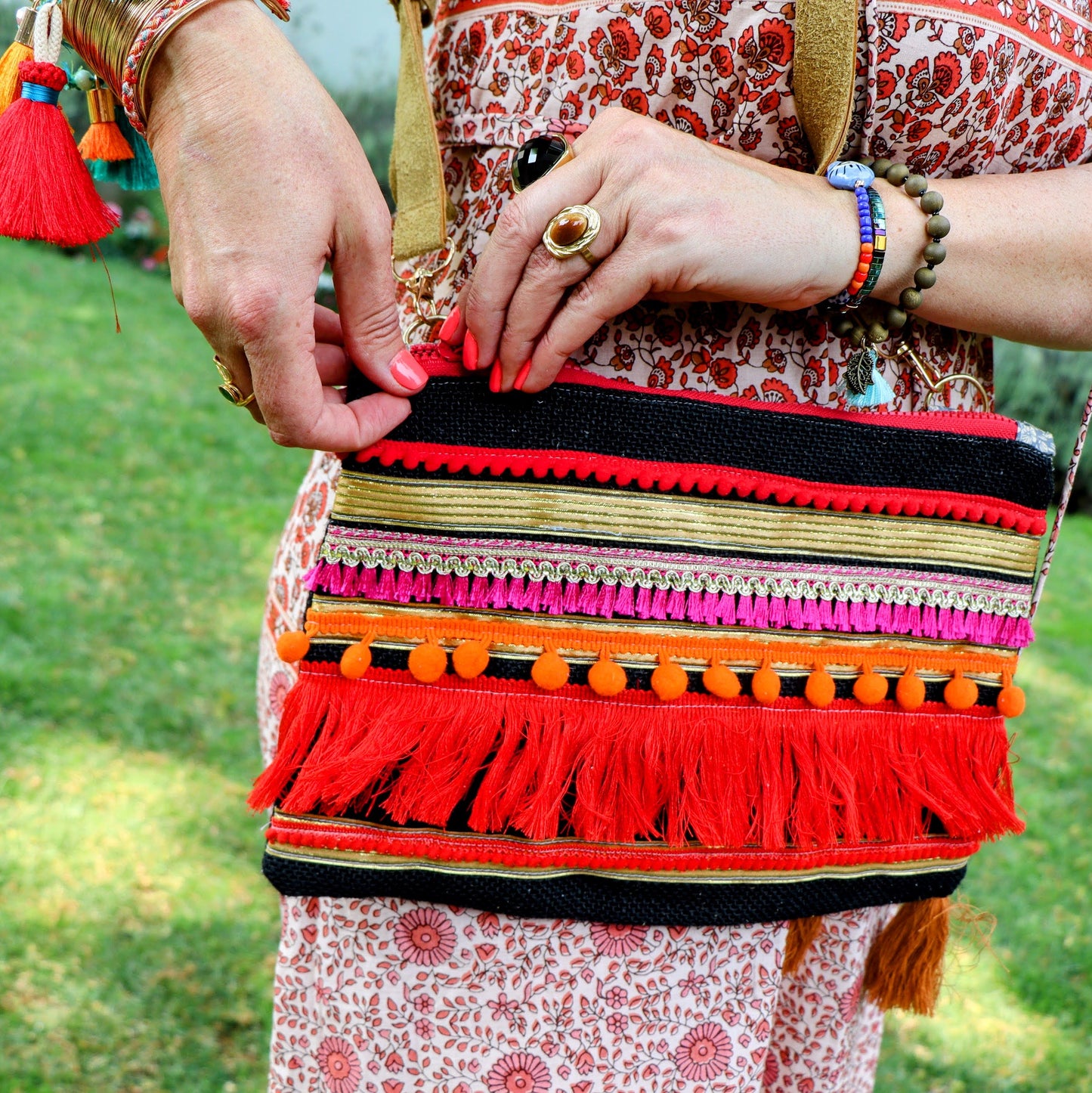 Cass crossbody bag in scarlet & onyx