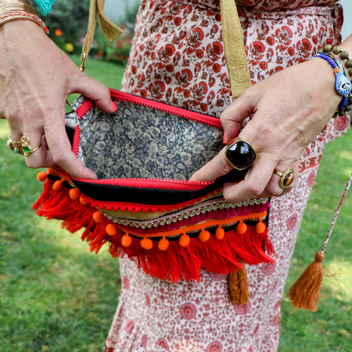 Cass crossbody bag in scarlet & onyx
