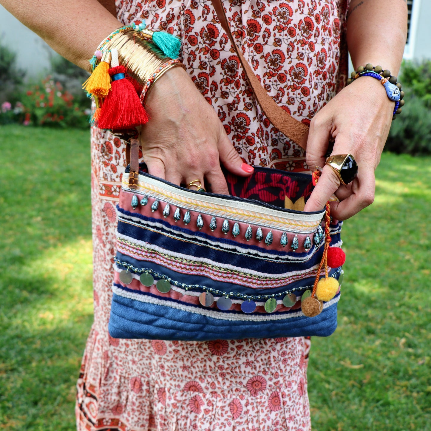Cass crossbody bag in pom pom sky