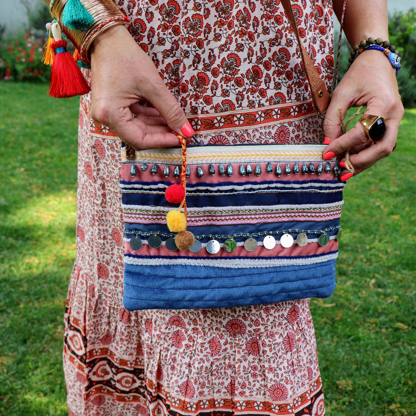 Cass crossbody bag in pom pom sky
