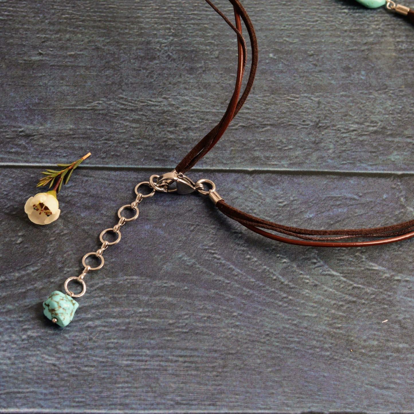 Howlite Hippie