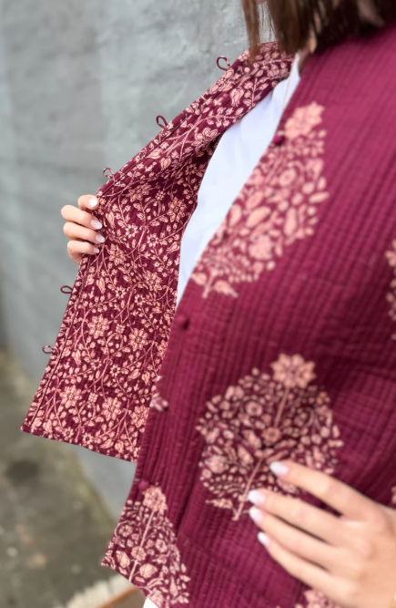 Reversible Jacket in Pinotage Posy